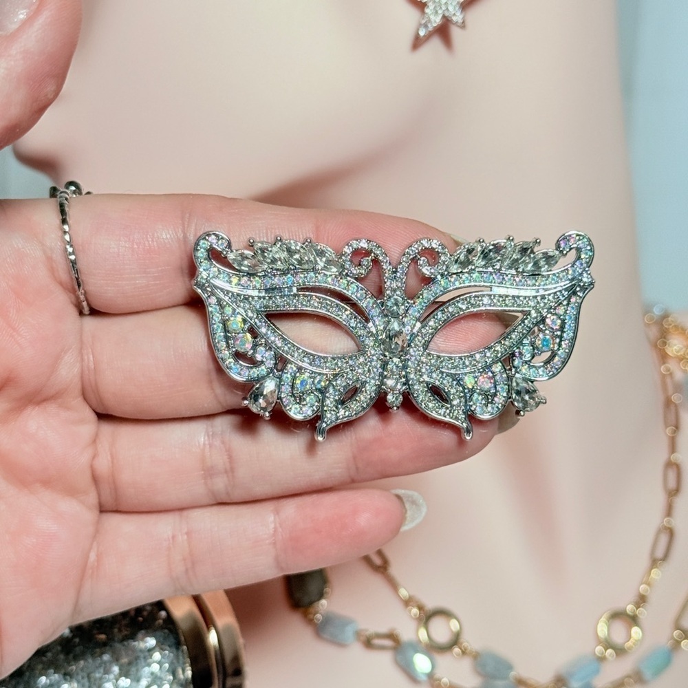 ⚜️ Elegant Silver Masquerade Brooch - Picture 7 of 8